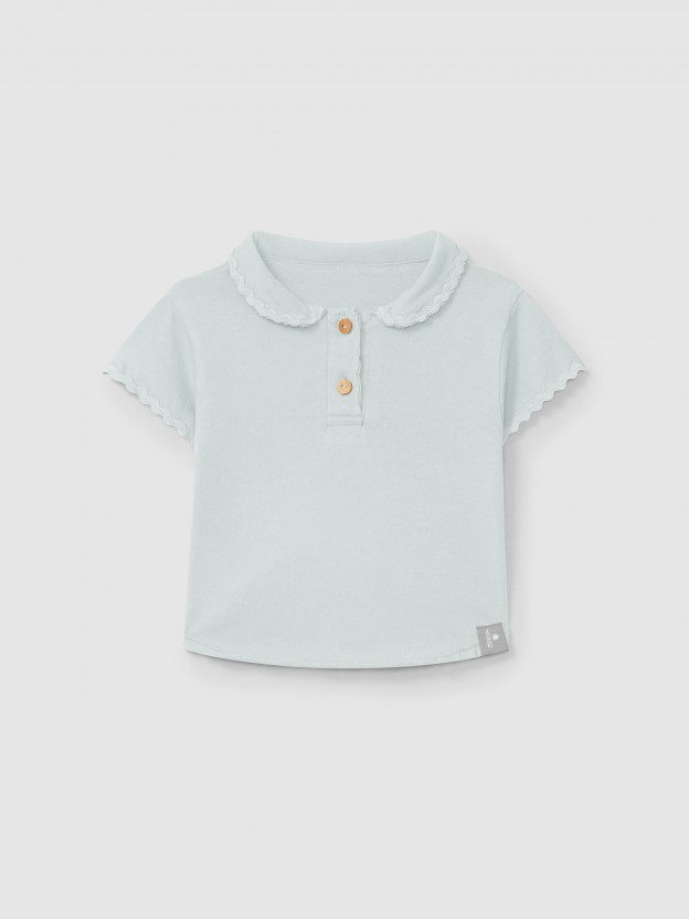 Polo liso com detalhe de espiguilha