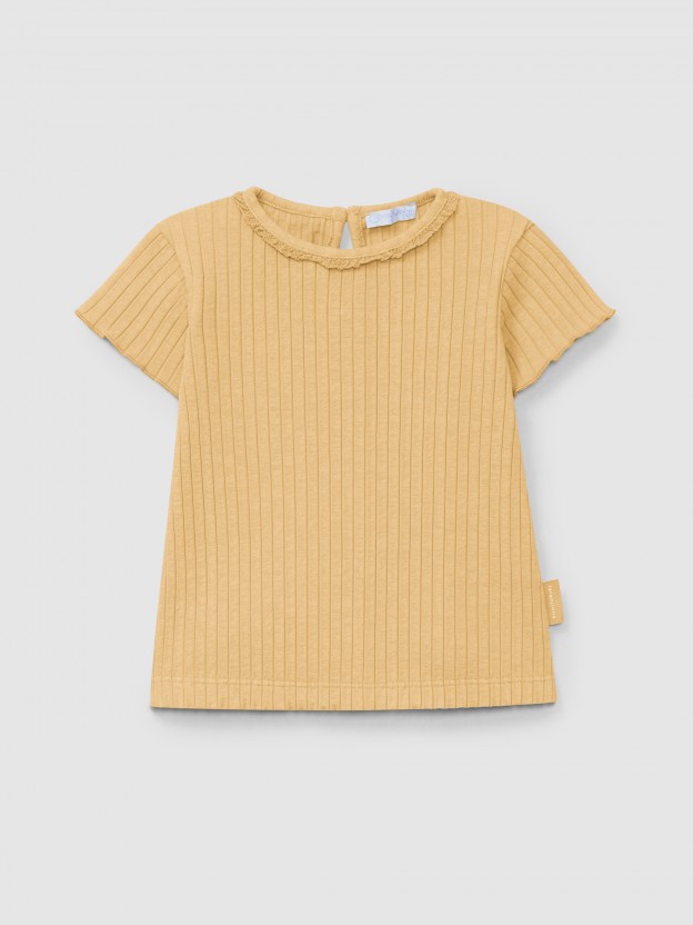 T-shirt em malha canelada com detalhe de renda