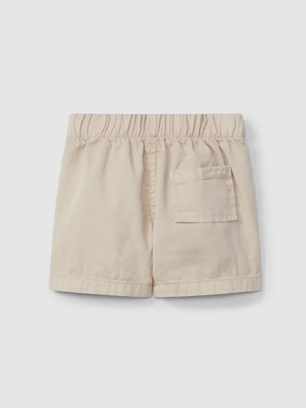 Pantalón corto pull-up en sarga lisa Pantalón corto pull-up en sarga lisa