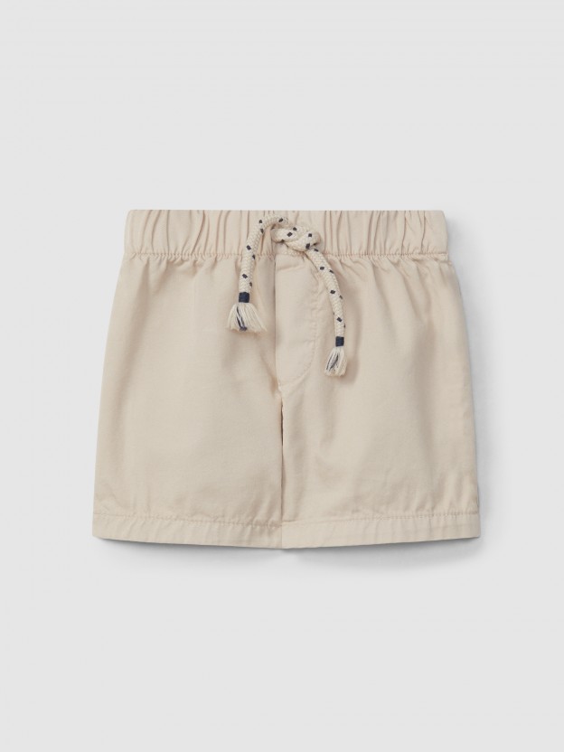 Pantalón corto pull-up en sarga lisa Pantalón corto pull-up en sarga lisa