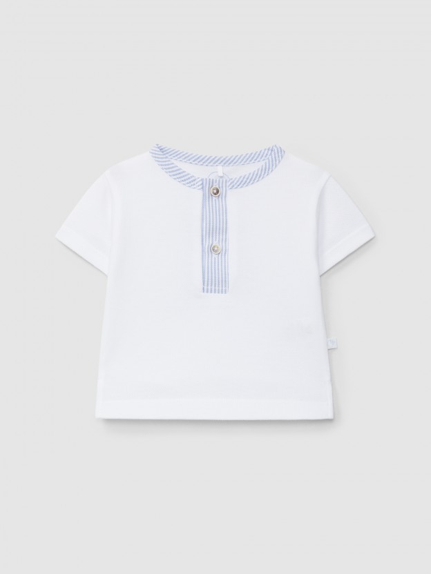 Polo piqué com detalhe de ricas finas Polo piqué com detalhe de ricas finas