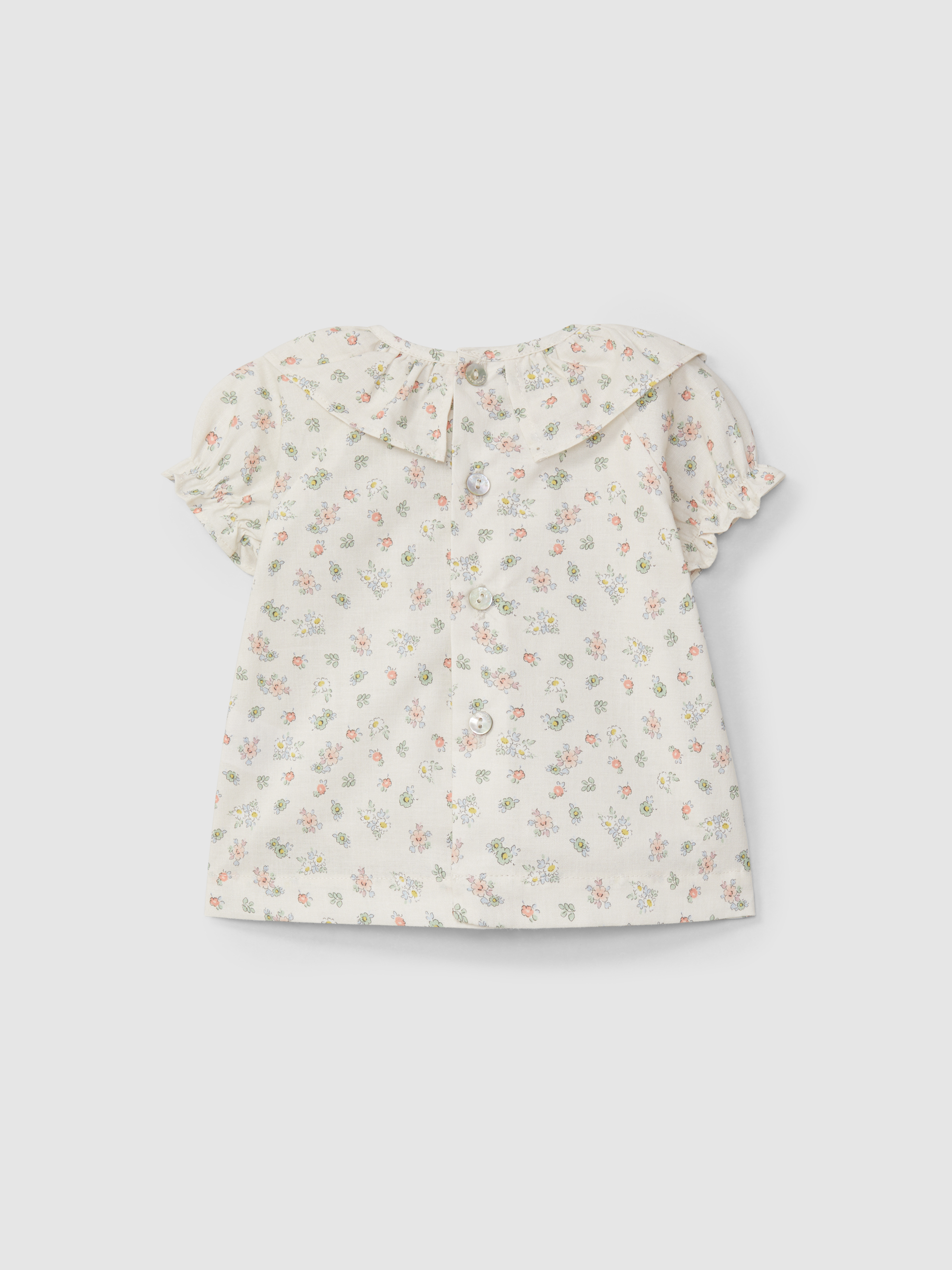 Blusa estampado floral con cuello de voltante