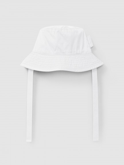 Plain hat with ribbon