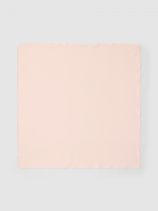 Envoltura con detalles en relieve Envoltura con detalles en relieve