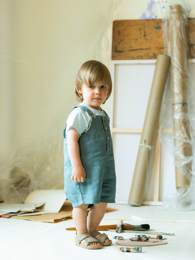 Plain dungaree shorts in linen with cotton Plain dungaree shorts in linen with cotton