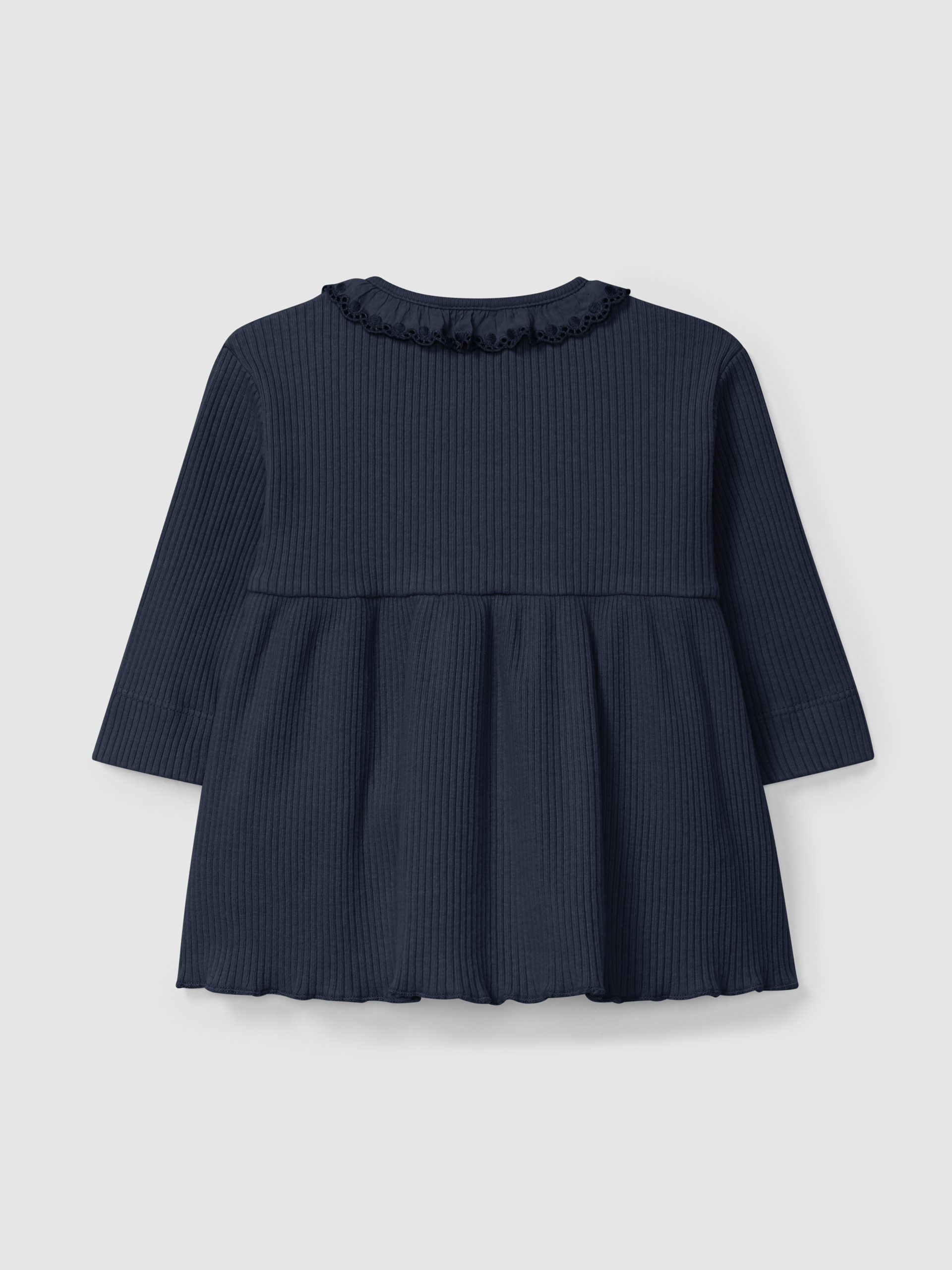 Robe en maille cannelée à col à volant