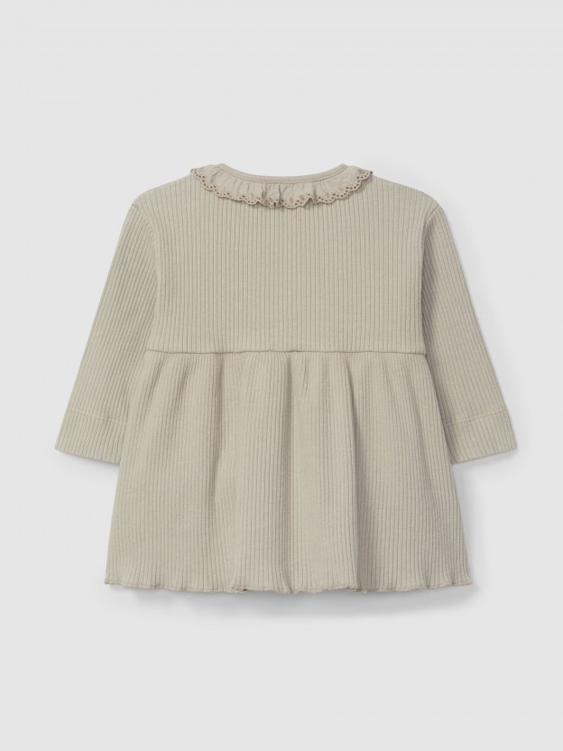 Dress in ribbed jersey with ruffled collar