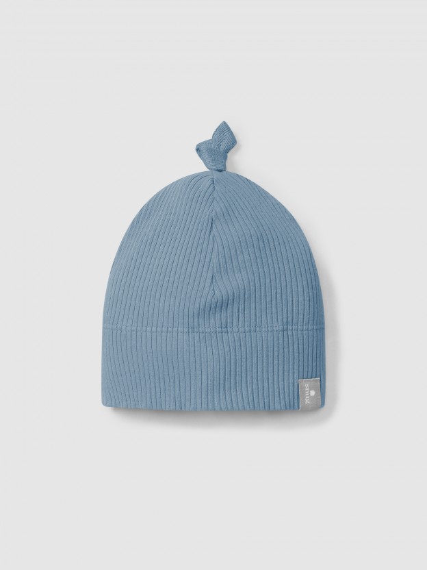 Gorro com nó em malha canelada Gorro com nó em malha canelada