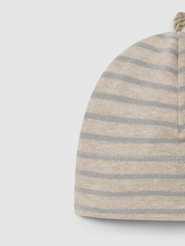 Gorro de punto cardado