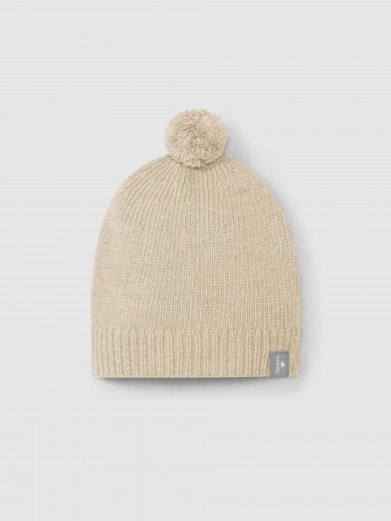 Knitted beanie with pom-pom Knitted beanie with pom-pom