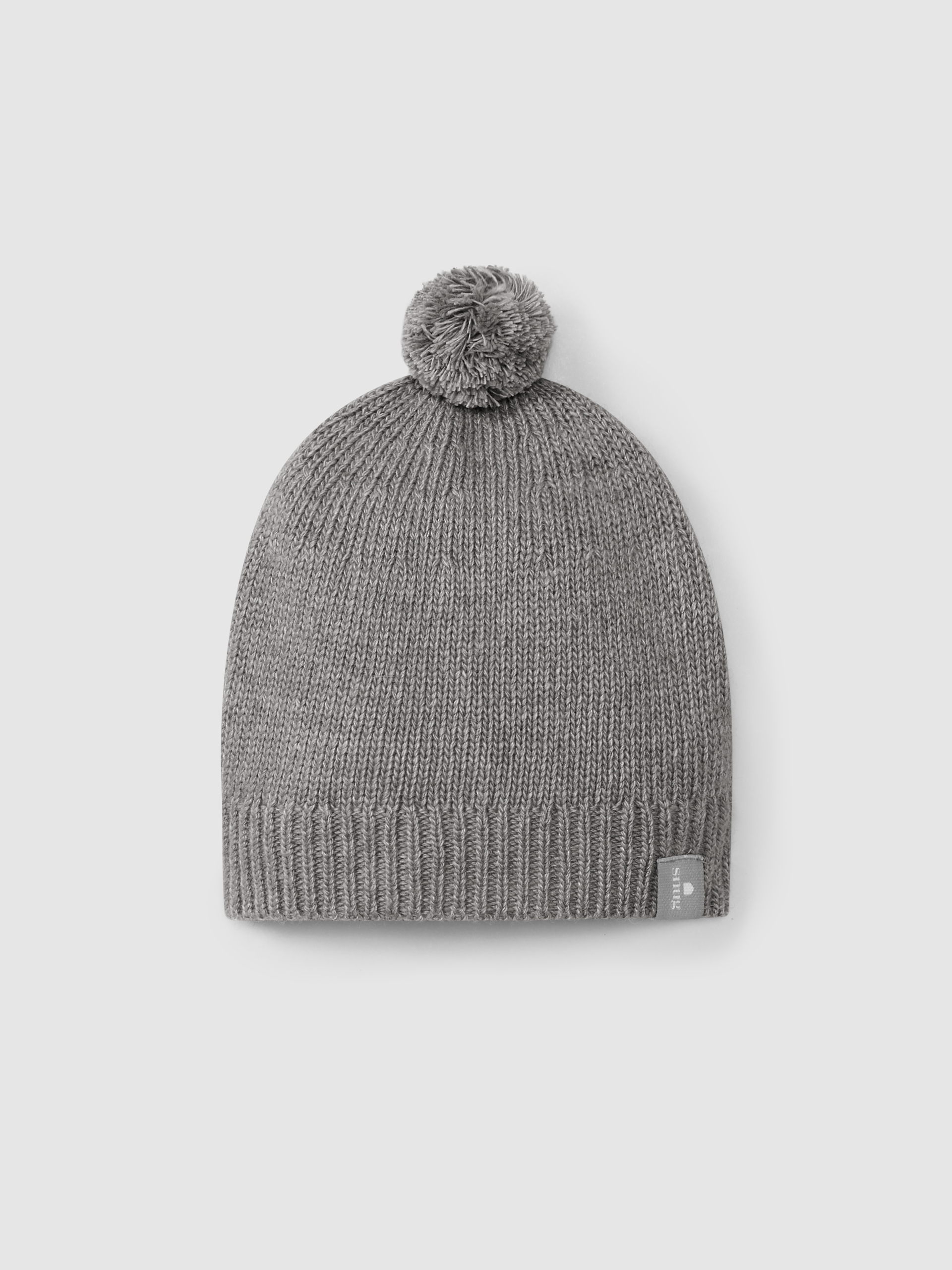 Bonnet tricoté avec pompon