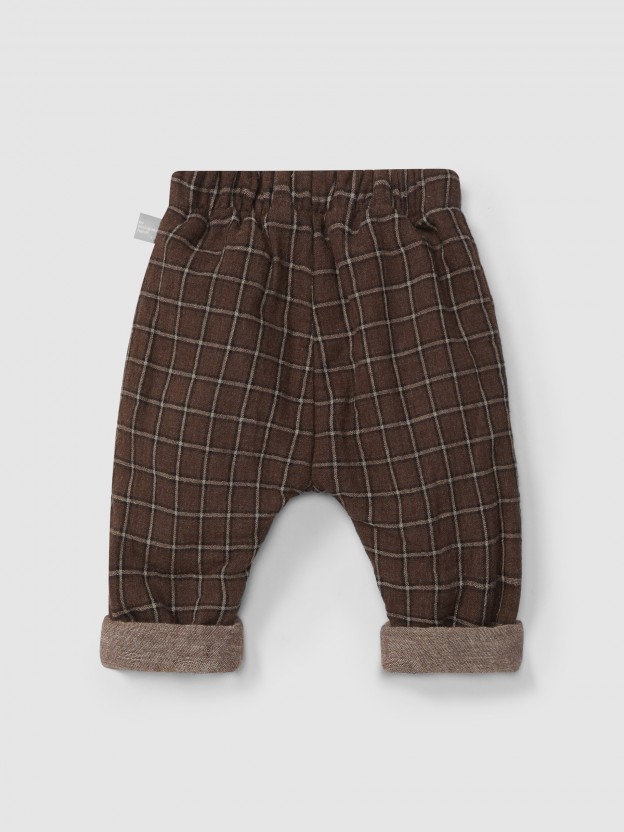 Check pull-up pants