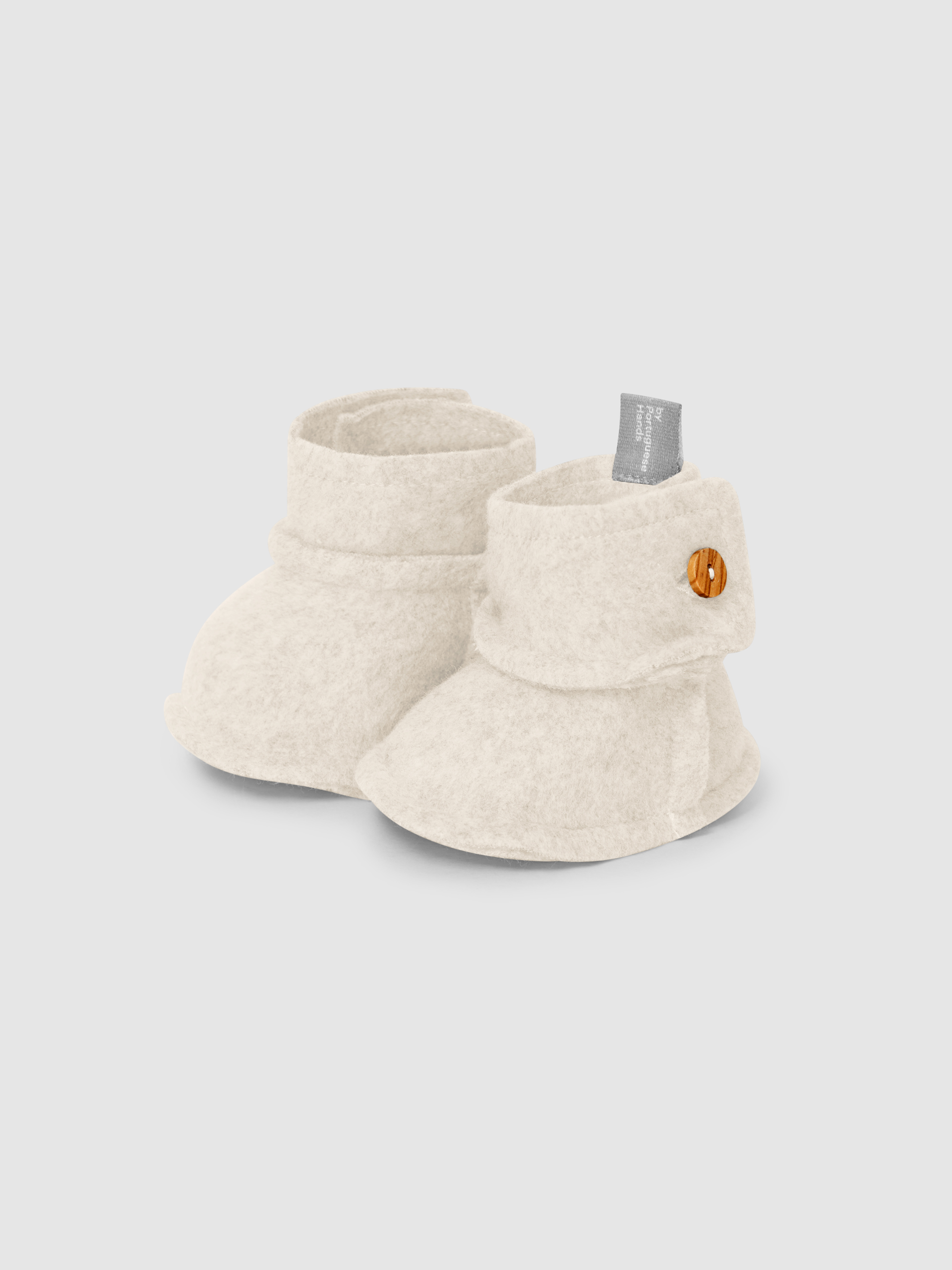 Botinhas malha polar de algodão orgânico com botão