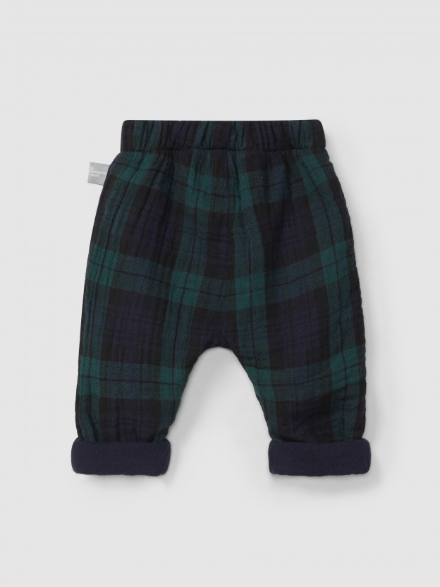 Check pull-up pants