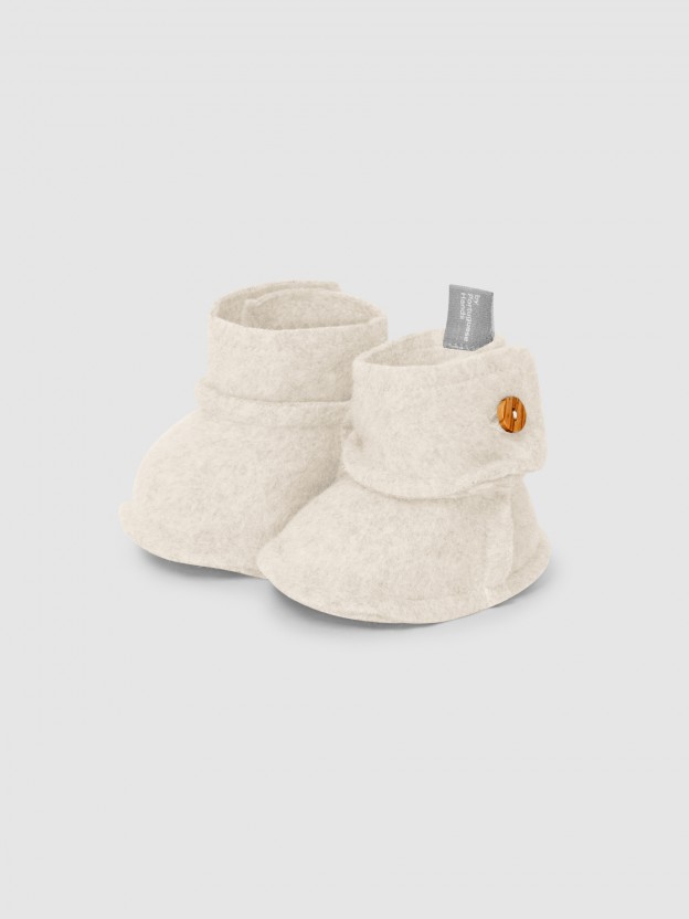 Botinhas malha polar de algodão orgânico com botão Botinhas malha polar de algodão orgânico com botão