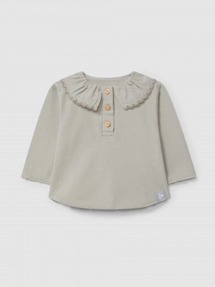 Longsleeve in organic cotton with ruffled embroidered collar Longsleeve in organic cotton with ruffled embroidered collar