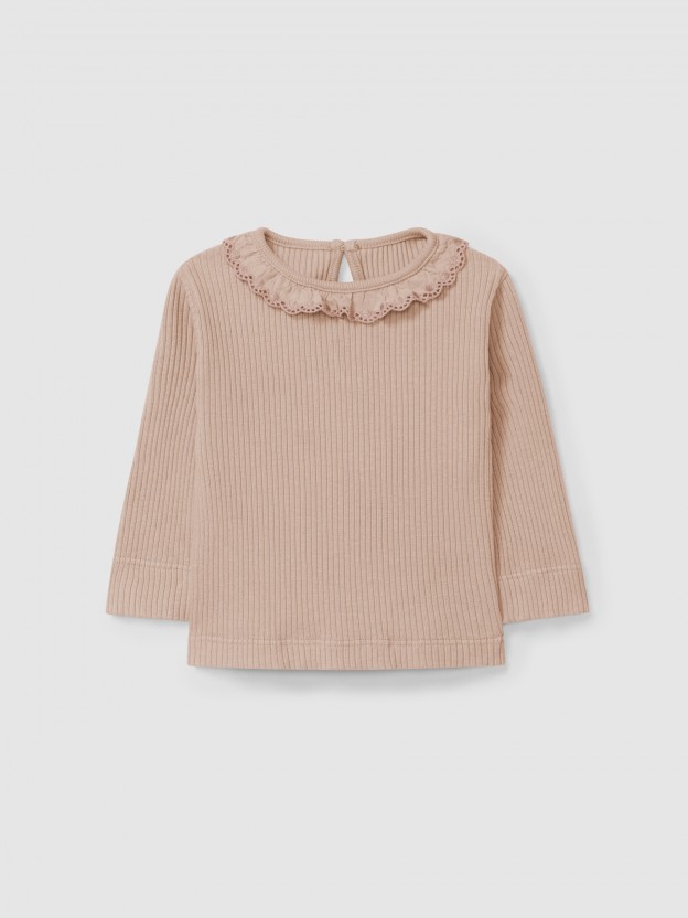Longsleeve in ribbed jersey with ruffled collar