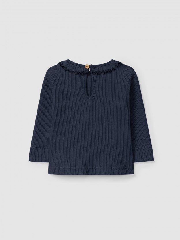 Longsleeve in ribbed jersey with ruffled collar Longsleeve in ribbed jersey with ruffled collar