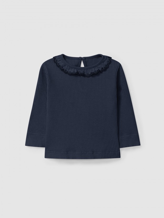 Longsleeve in ribbed jersey with ruffled collar Longsleeve in ribbed jersey with ruffled collar