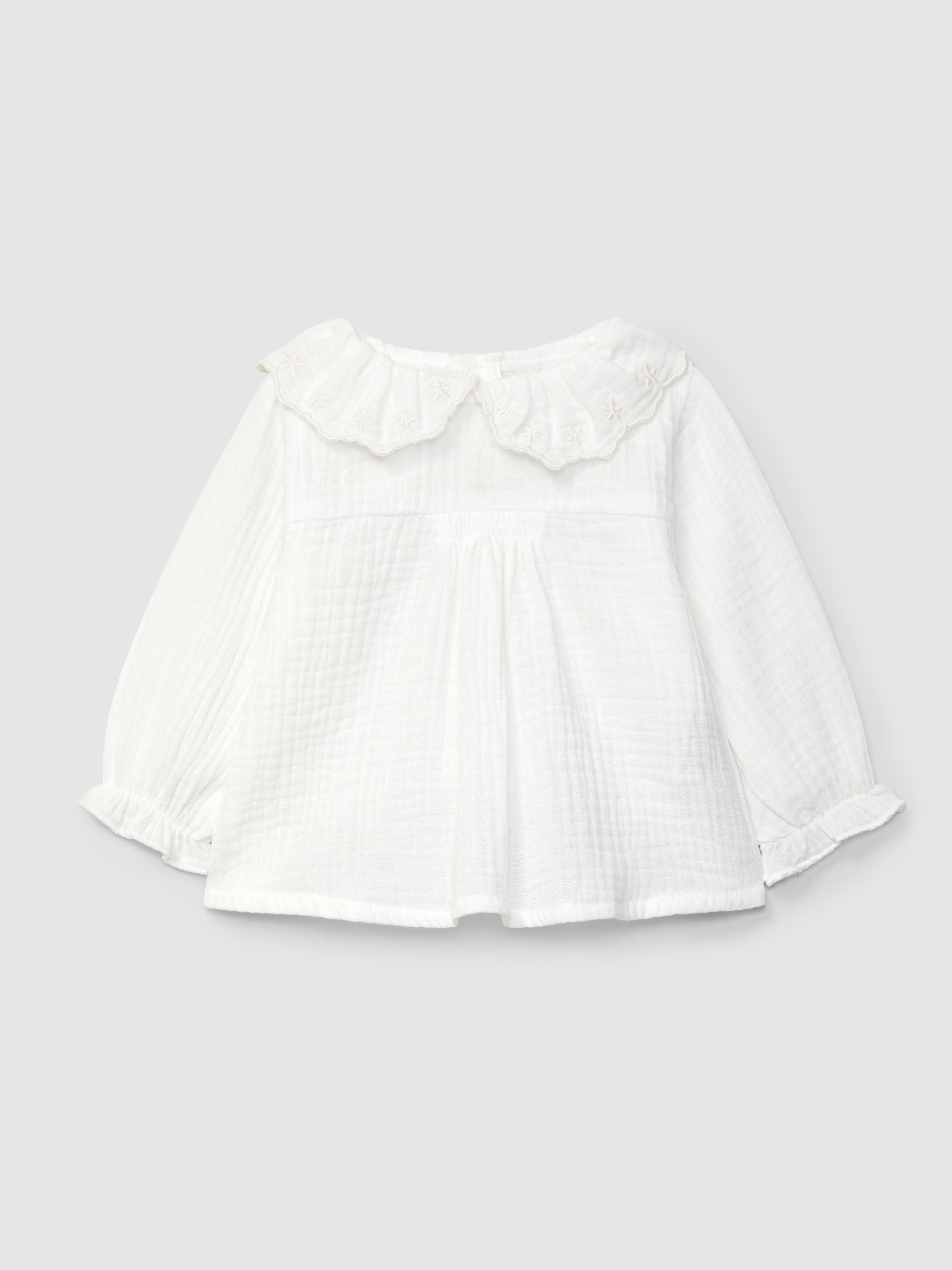 Blusa em musseline com gola de folho bordada