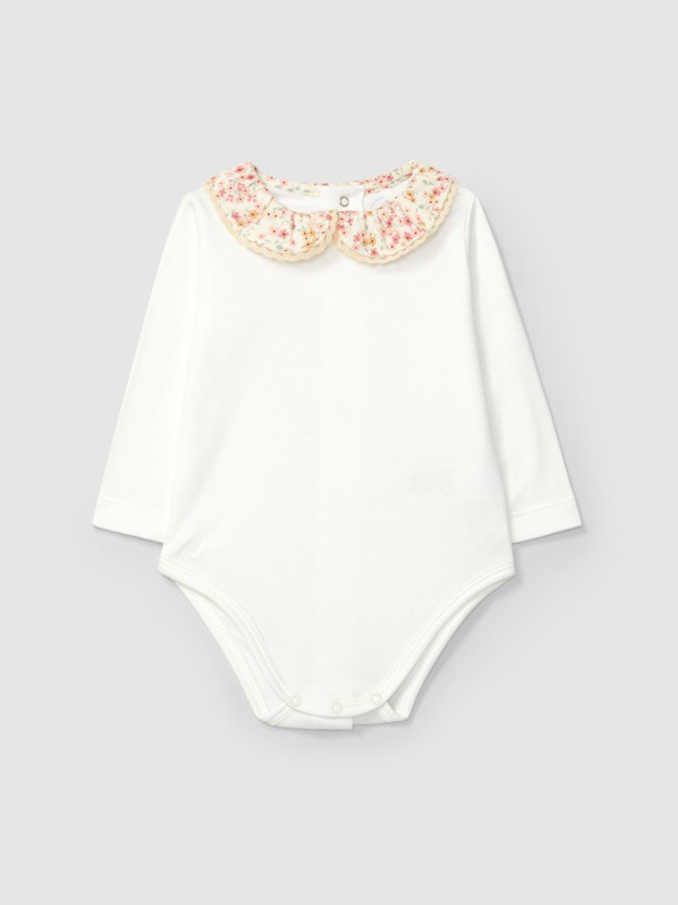 Body gola tecido floral com detalhe de renda