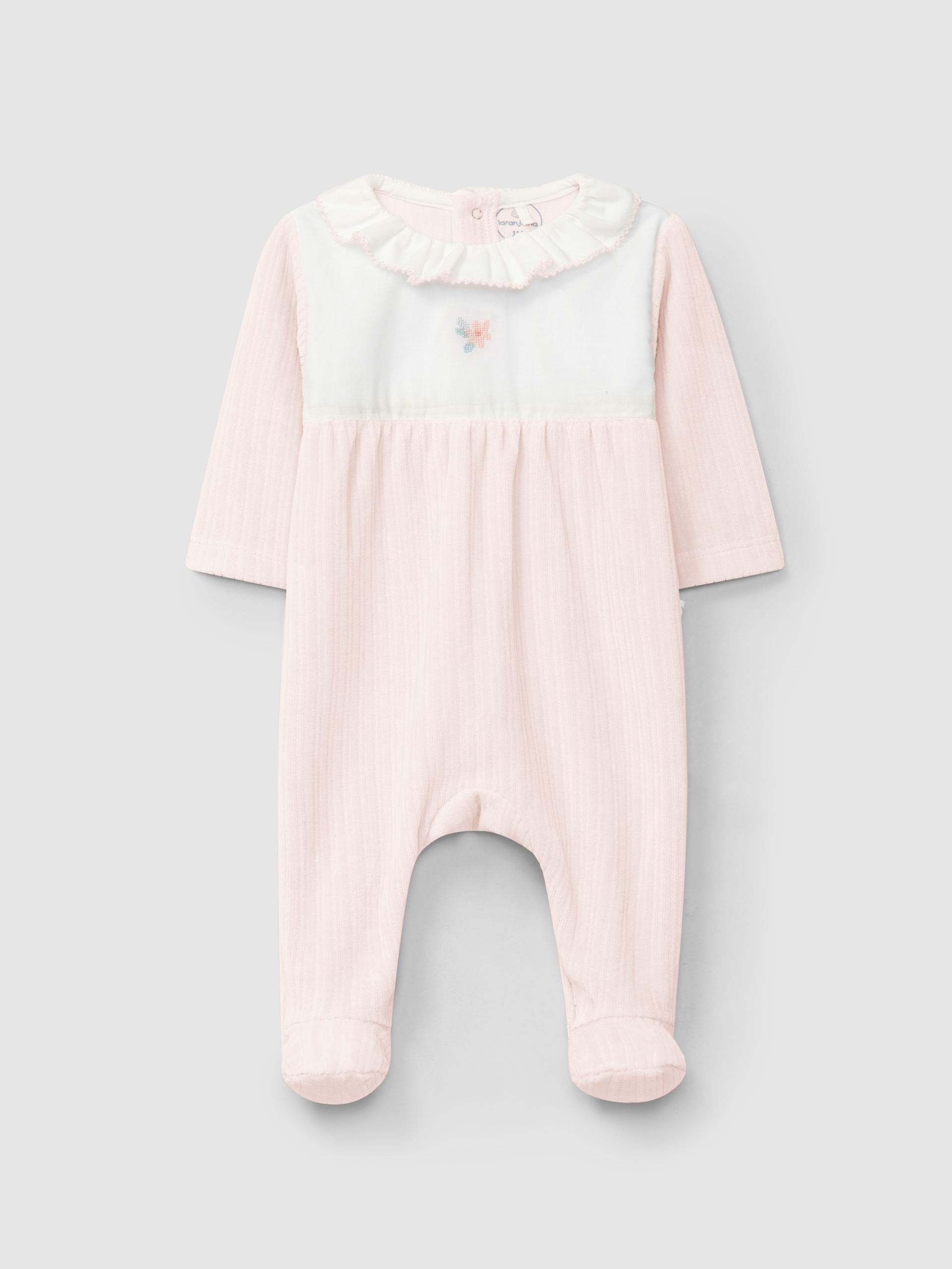 Babygrow em veludo canelado com gola de folho e detalhe bordado