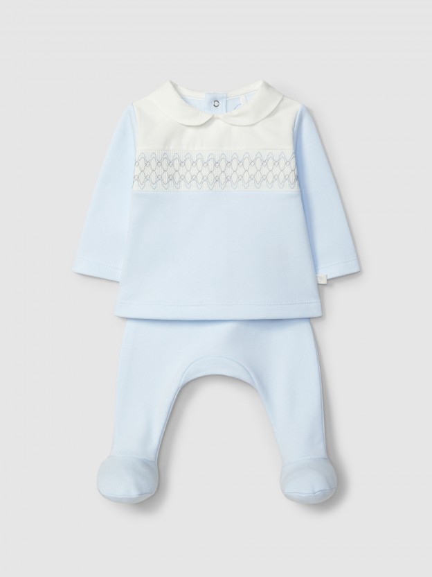 Traje de dos piezas detalle de smocks