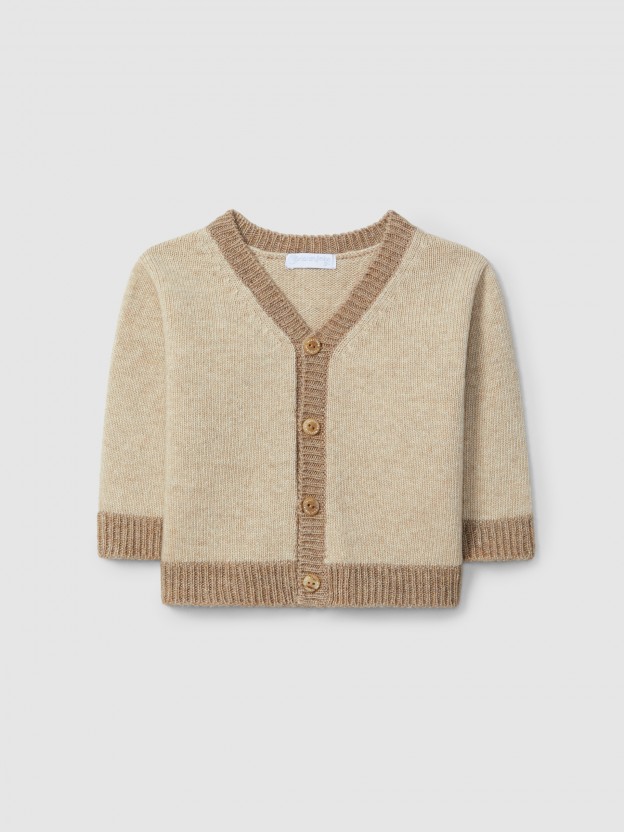 Knitted cardigan V-neck with contrast colour Knitted cardigan V-neck with contrast colour