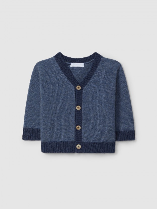 Knitted cardigan V-neck with contrast colour Knitted cardigan V-neck with contrast colour