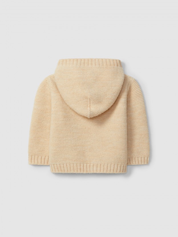 Gilet tricot� � capuche