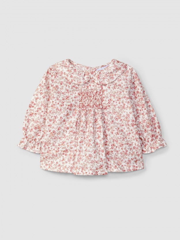 Blusa floral con smocks