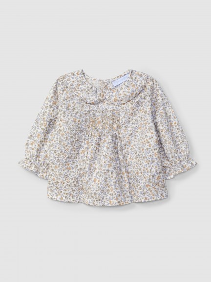 Blusa floral con smocks