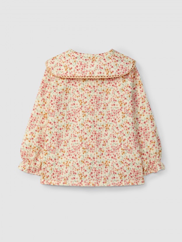 Floral blouse with lace detail on the collar Floral blouse with lace detail on the collar