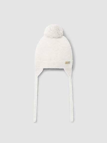 Gorro tricotado con pompón Gorro tricotado con pompón