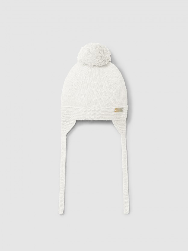 Bonnet tricot� avec pompon