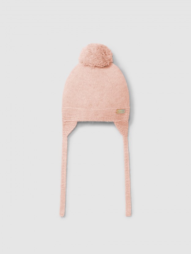 Knitted beanie with pom-pom Knitted beanie with pom-pom