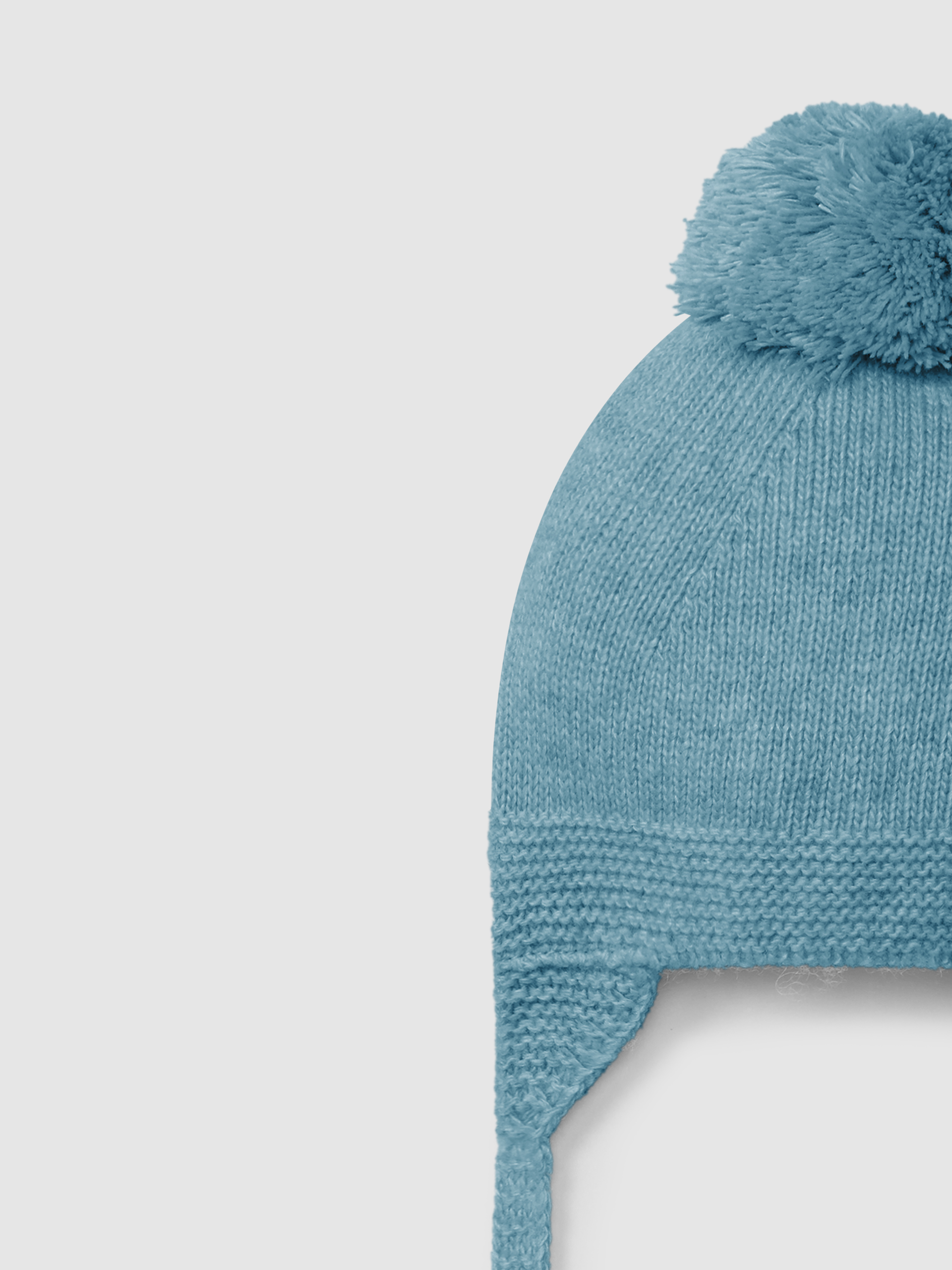 Gorro tricotado con pompón