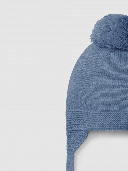 Gorro tricotado con pompón Gorro tricotado con pompón