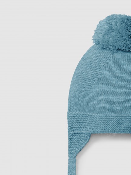 Gorro tricotado con pompón Gorro tricotado con pompón
