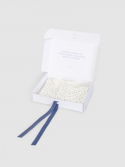 Coffret cadeau babygrow et bavoirs fleurs délicates Coffret cadeau babygrow et bavoirs fleurs délicates