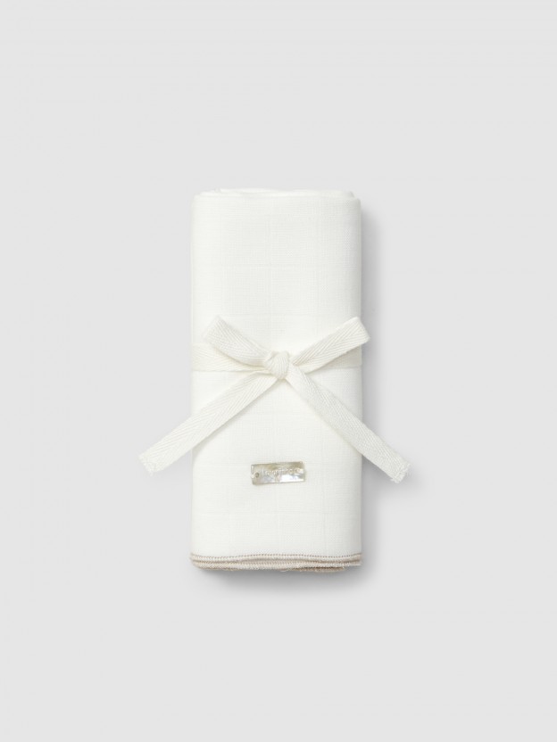 Coffret cadeau babygrow, bonnet et couche Coffret cadeau babygrow, bonnet et couche