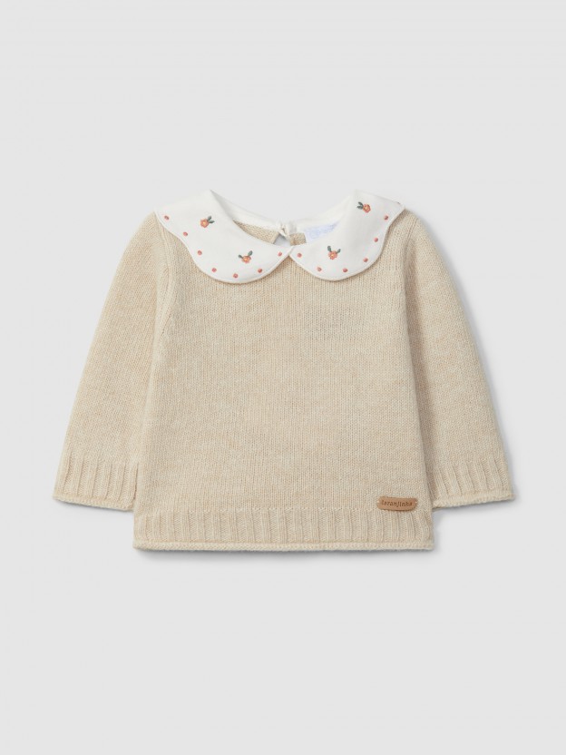 Knitted jumper with embroidered fabric collar