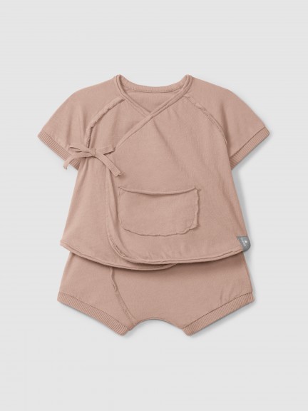 Conjunto de camiseta con bolsillo e pantalón corto Conjunto de camiseta con bolsillo e pantalón corto