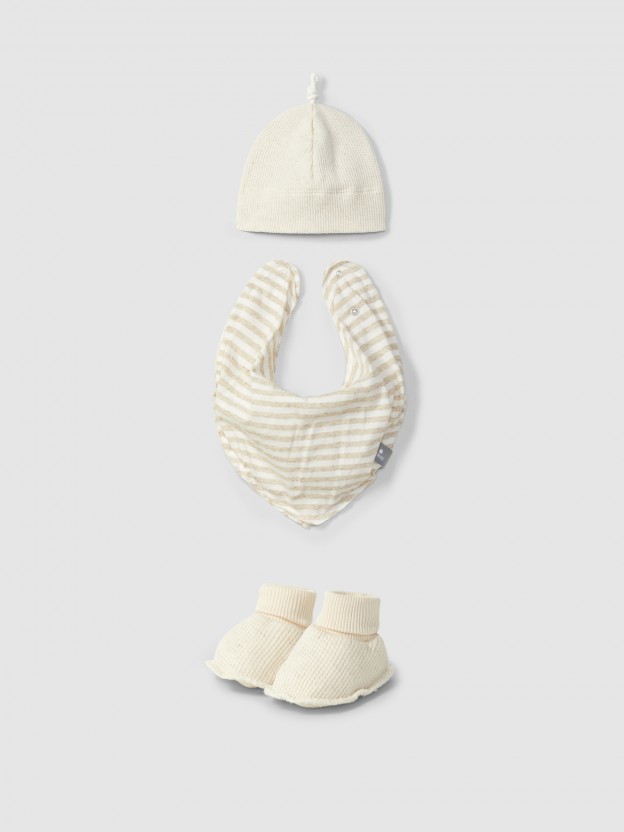 Conjunto de tres piezas en punto gofre