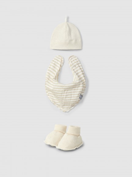 Conjunto de tres piezas en punto gofre