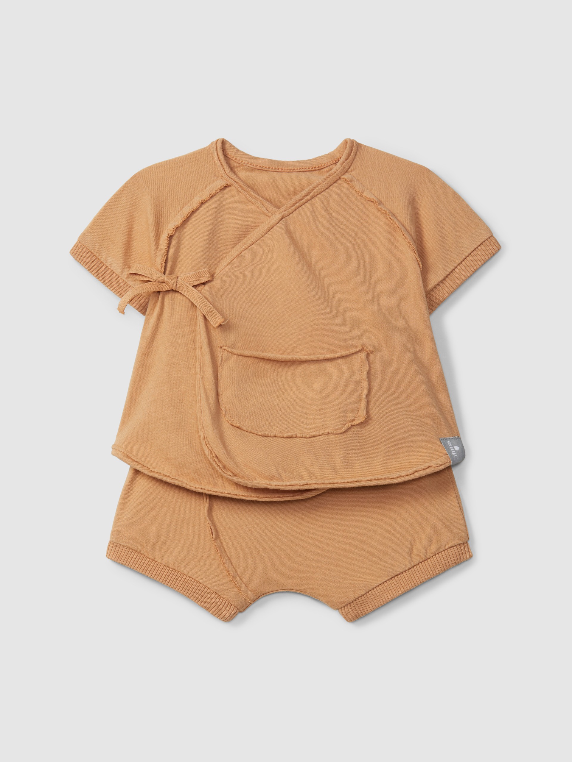 Conjunto de camisola com bolso e calções