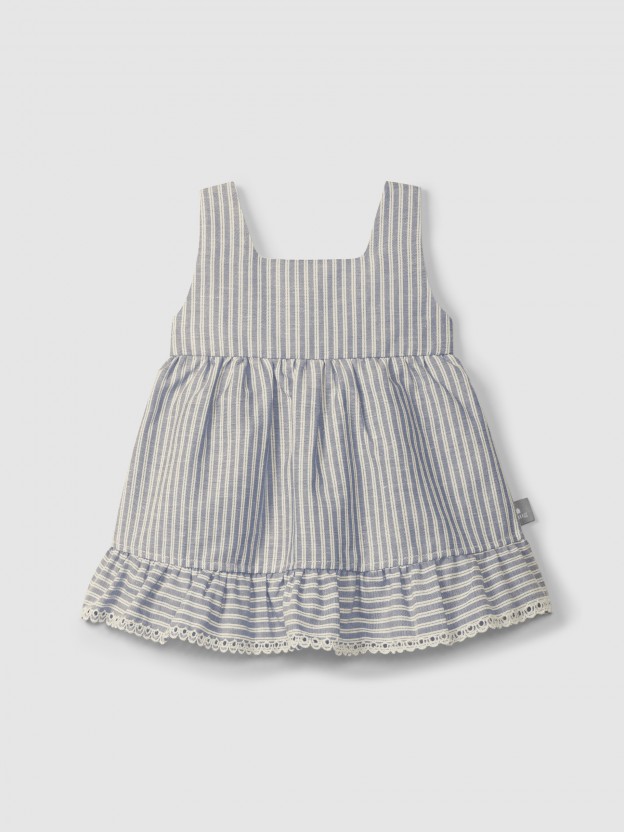 Vestido en tejido a rayas con detalle de bordado inglés Vestido en tejido a rayas con detalle de bordado inglés