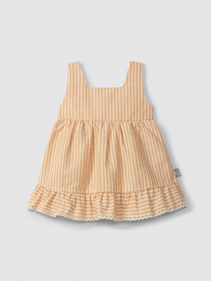 Vestido em tecido de riscas e detalhe de bordado ingl�s