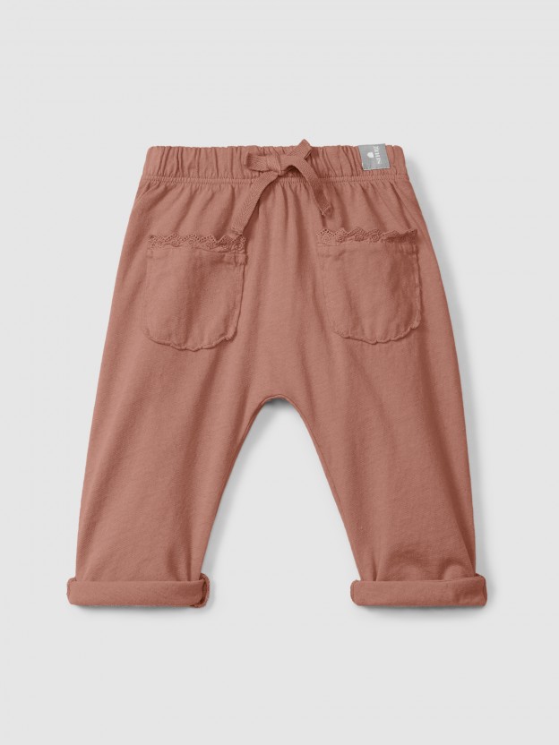 Pantalon pull-up en maille unie avec détails brodés Pantalon pull-up en maille unie avec détails brodés