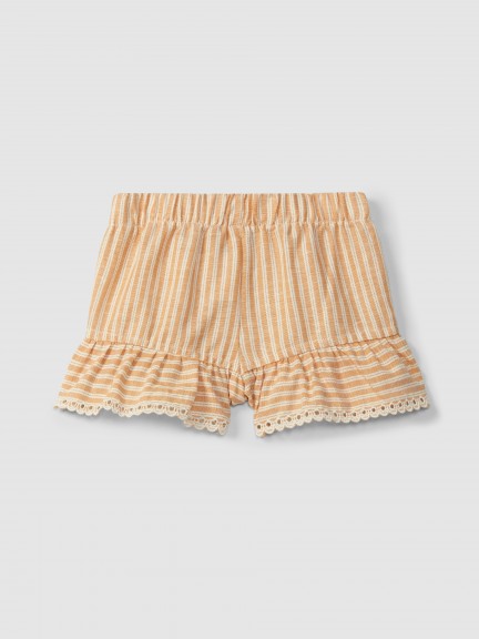 Calções pull-up em tecido de riscas e detalhe de bordado inglês Calções pull-up em tecido de riscas e detalhe de bordado inglês